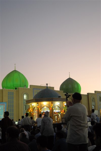 نمایی از بین زائران مسجد جمکران